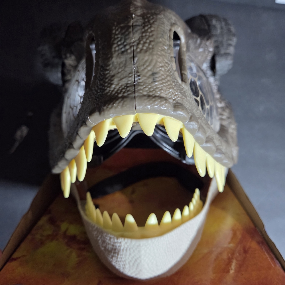 Jurassic World Diminion T-Rex Chomp 'N Roar Mask W/ Sounds. Brand New. - Picture 8 of 8
